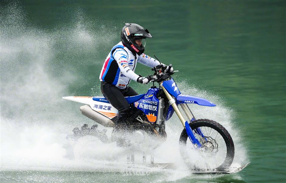 Chinese Motorcycle Maker Founder Sets Guinness Record By Riding 40.74km Across Water