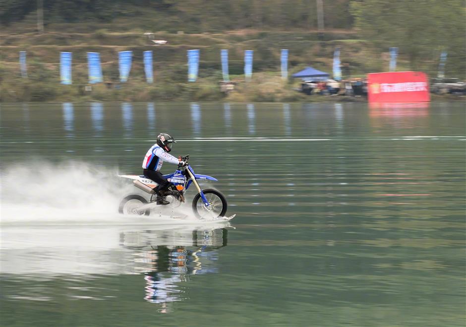 Chinese Motorcycle Maker Founder Sets Guinness Record By Riding 40.74km Across Water