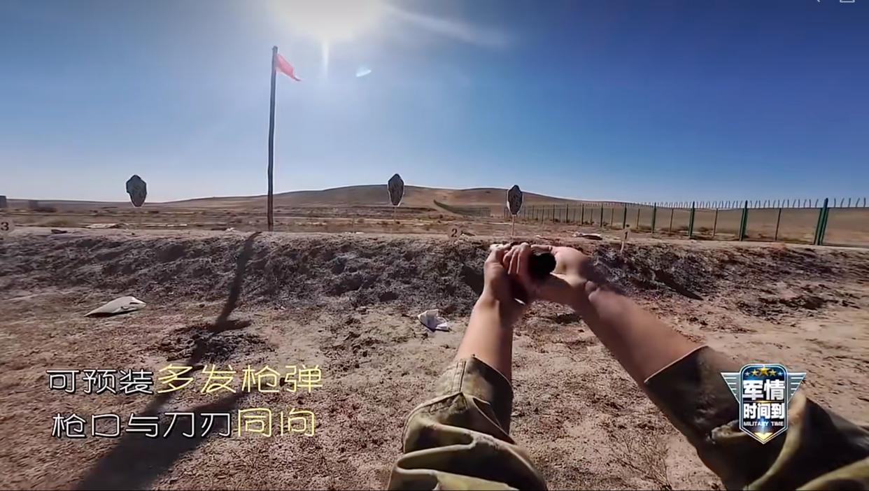 特種作戰武器！解放軍演示匕首槍