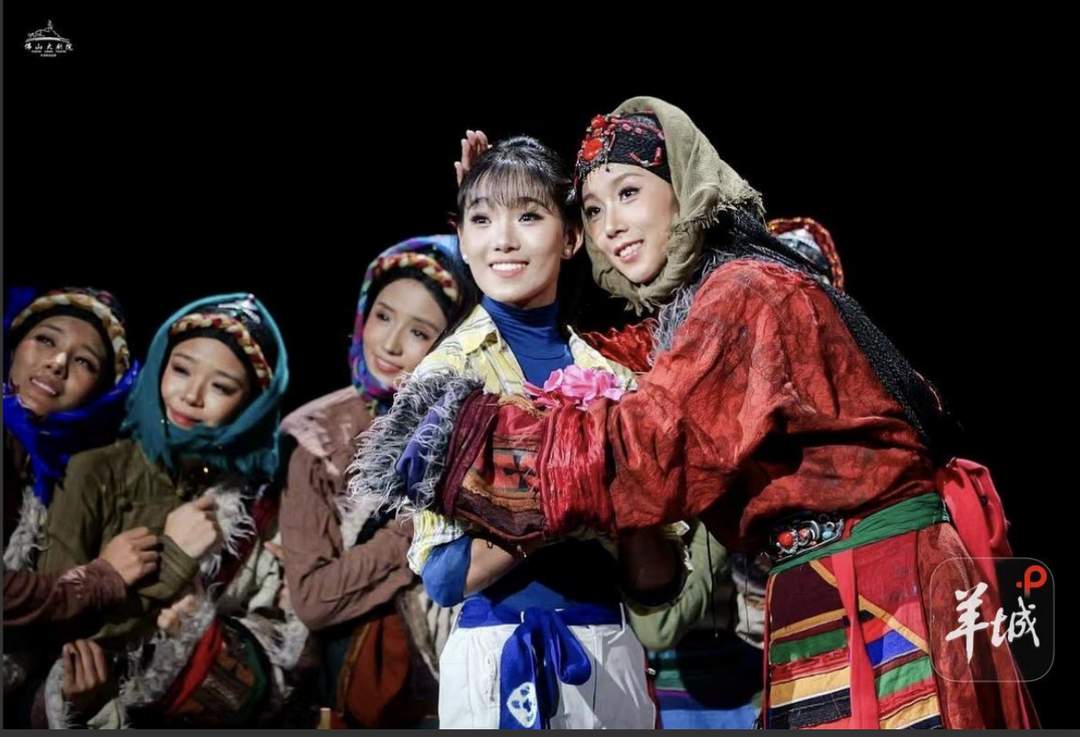 【大美廣東·中印尼雙語】（Bilingual Cina dan Indonesia）西藏舞劇《扎西夏卓》在佛山上演 踢踏舞步演繹跨越兩代人的情誼