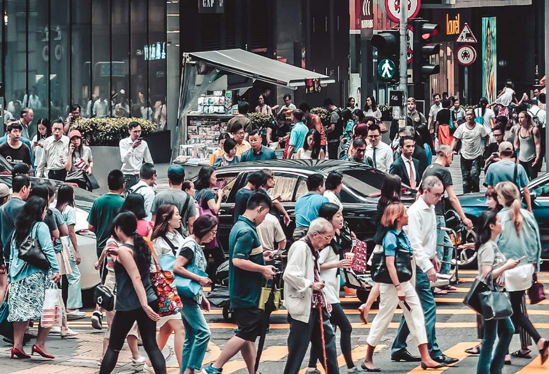 世卫组织:全球平均寿命接近疫情前 健康寿命恢复较慢…