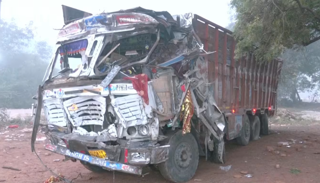 印度卡車衝入寺廟慶典人羣 造成13人死亡