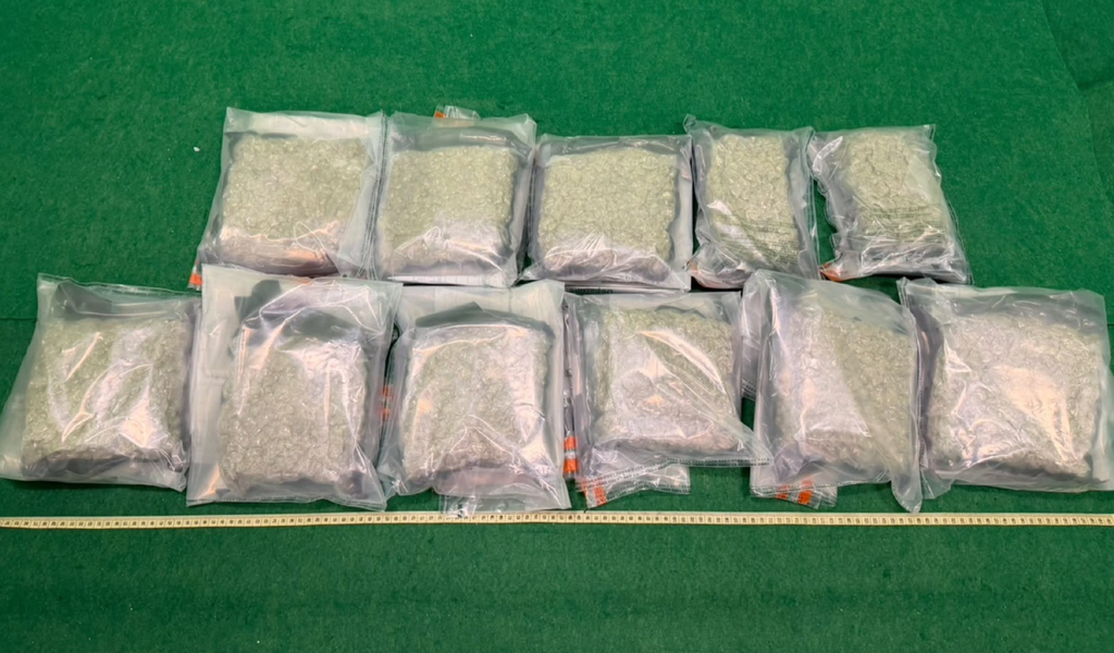 内地男子从曼谷飞抵香港携带5公斤大麻花 被海关拘捕