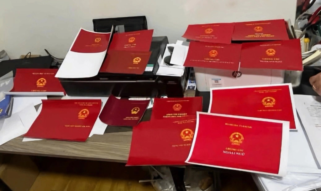越南河內破獲特大買賣假文憑案 兩名大學講師涉案