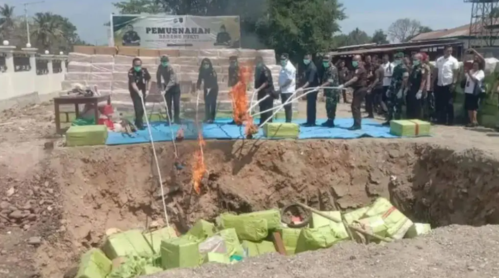印尼東努沙登加拉省銷燬 1100 萬支假冒萬寶路香菸 3 名中國籍被告獲刑