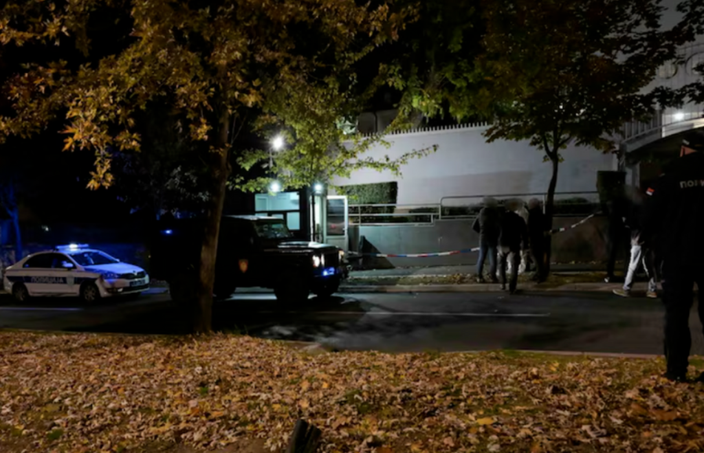 塞爾維亞以色列大使館外發生襲警事件　襲擊者遭擊斃
