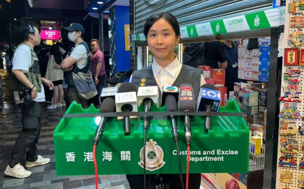 尖沙咀藥房再現磨粉宰客 內地旅客被迫支付1.14萬港元 海關當日拘捕店員