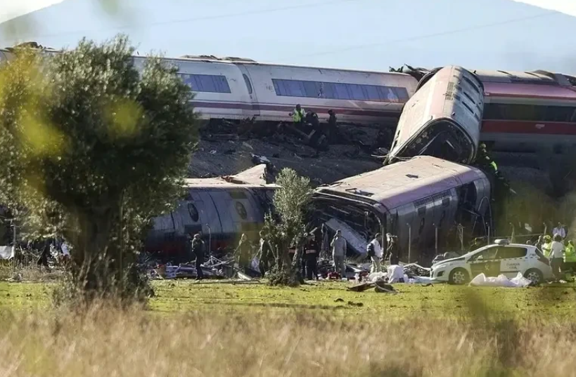 西班牙兩列高速列車相撞 至少30人死亡